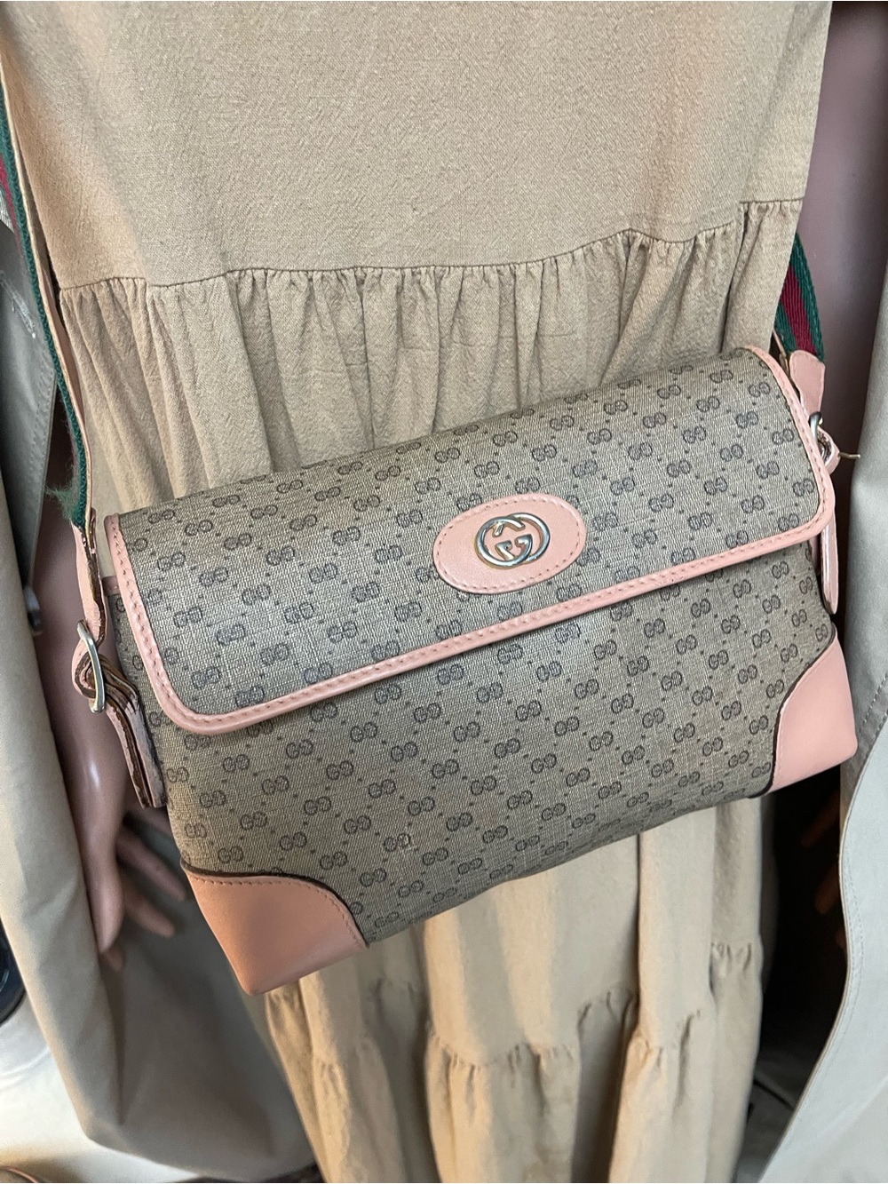 Authentic Gucci vintage micro GG crossbody bag - Picture 4 of 13